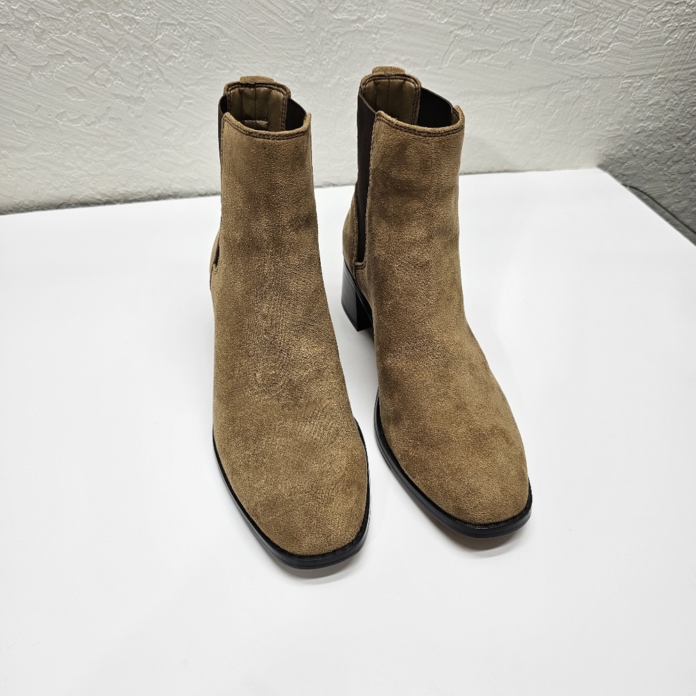 J. CREW 7½ Women’s Chelsea Ankle Boots in Tan Suede